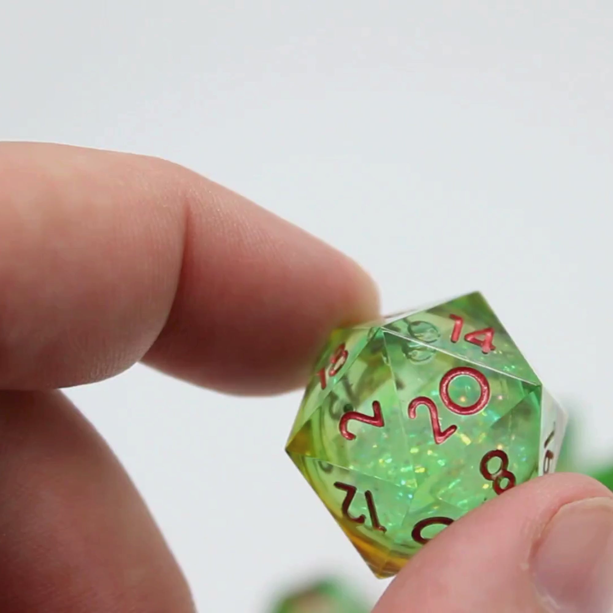 Ensemble de Dés à Noyau Liquide Tourbillon Émeraude | Dés à Bords Tranchants (7 Pièces)